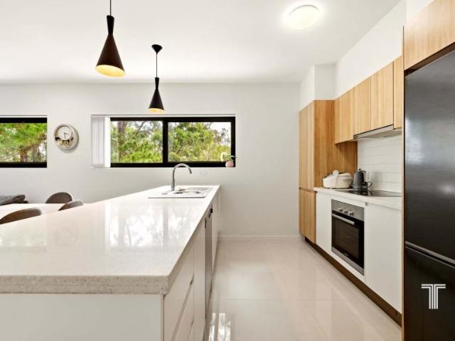 Apartment 2 Bedroom For Rent Greenslopes QLD ES105706777