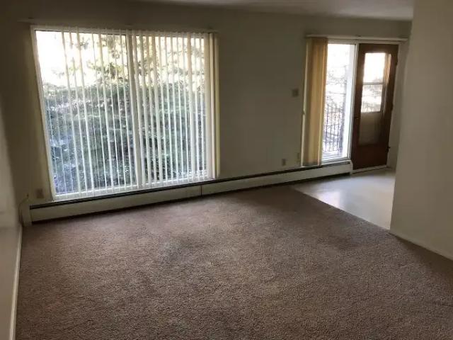 Apartment 2 Bedroom For Rent High River AB 1600 ES105226583
