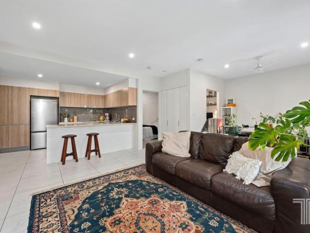 Apartment 2 Bedroom For Rent Holland Park West QLD ELS101637050