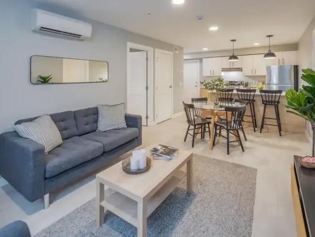 Apartment 2 Bedroom For Rent Kelowna BC 2099 ES96588846