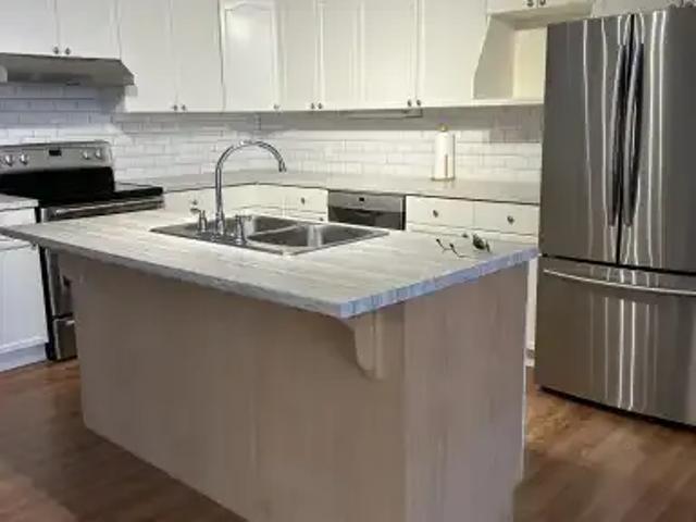 Apartment 2 Bedroom For Rent Kingston ON 2500 ES103879242