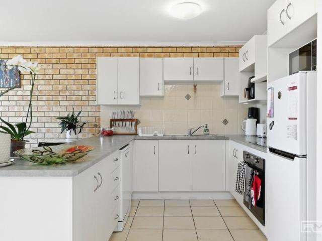 Apartment 2 Bedroom For Rent Lammermoor QLD ES101672486