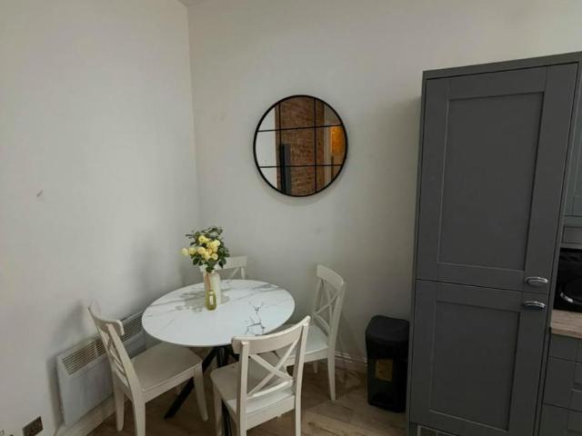 Apartment 2 Bedroom For Rent Liverpool Liverpool 3200 ES105705507