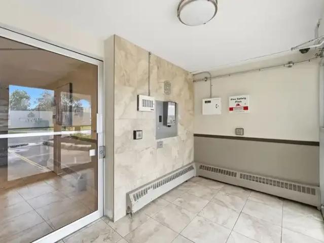 Apartment 2 Bedroom For Rent London ON 1820 ES104956157
