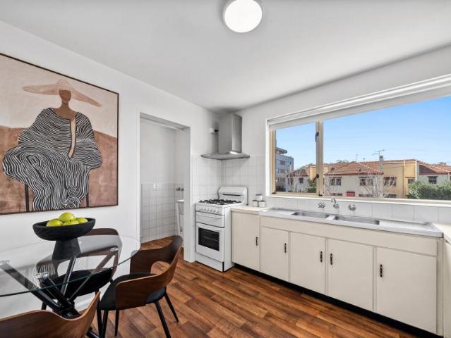 Apartment 2 Bedroom For Rent Parkville VIC ES105380525