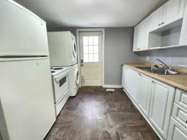Apartment 2 Bedroom For Rent Peterborough ON 1700 ES105580709