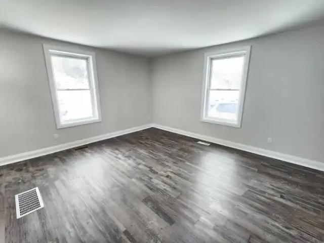 Apartment 2 Bedroom For Rent Peterborough ON 2000 ES103695087