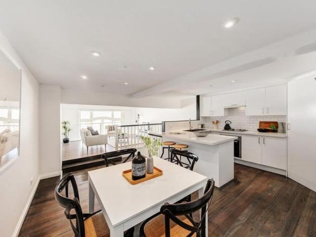Apartment 2 Bedroom For Rent Prahran VIC 700000 ES101583198