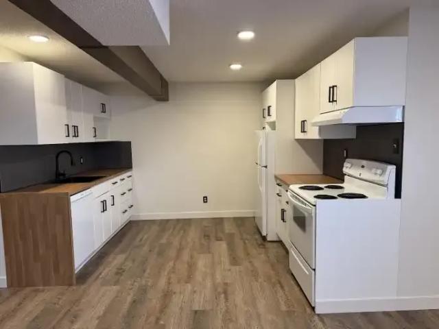 Apartment 2 Bedroom For Rent Rocky View AB 2600 ES105150198