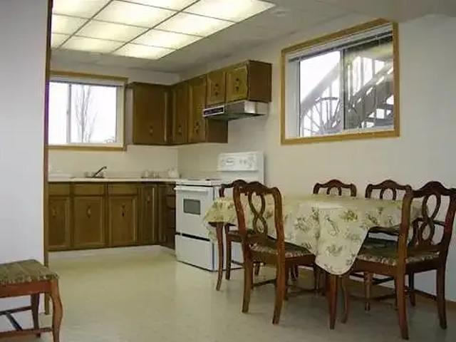 Apartment 2 Bedroom For Rent St. Albert AB 1000 ES105268887