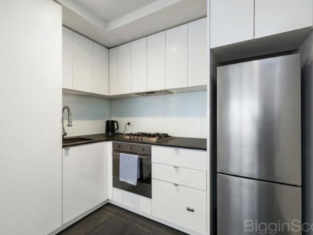 Apartment 2 Bedroom For Rent St Kilda East VIC ES101581098