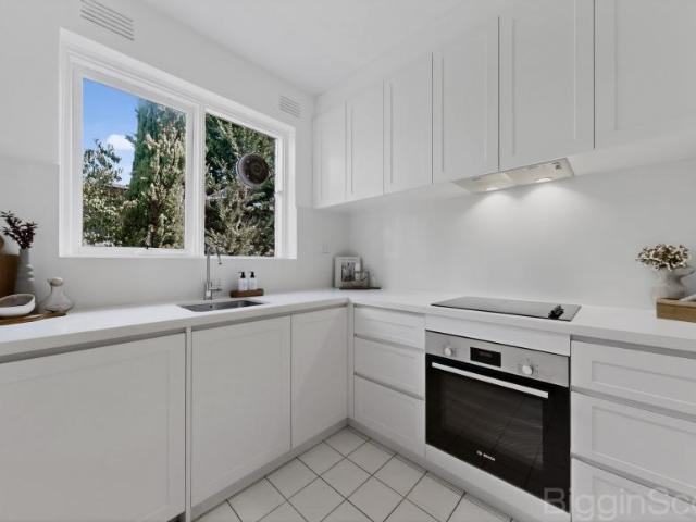 Apartment 2 Bedroom For Rent St Kilda East VIC ES101583043