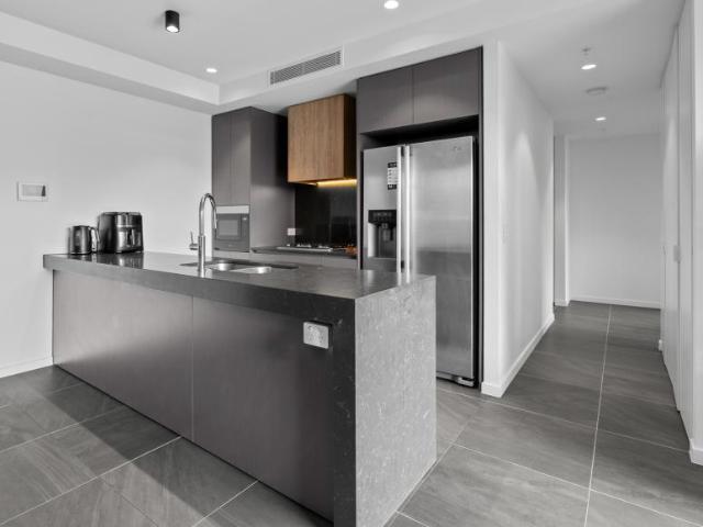 Apartment 2 Bedroom For Rent SURFERS PARADISE QLD 12000000 ELS104893853