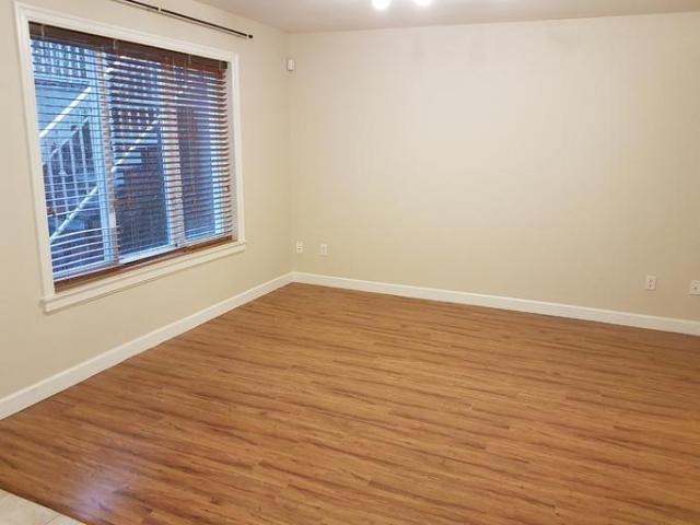 Apartment 2 Bedroom For Rent Surrey BC 1695 ES103593982