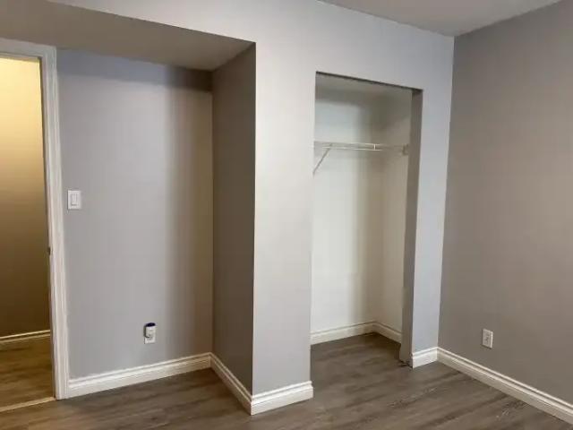 Apartment 2 Bedroom For Rent Surrey BC 1800 ES105100804