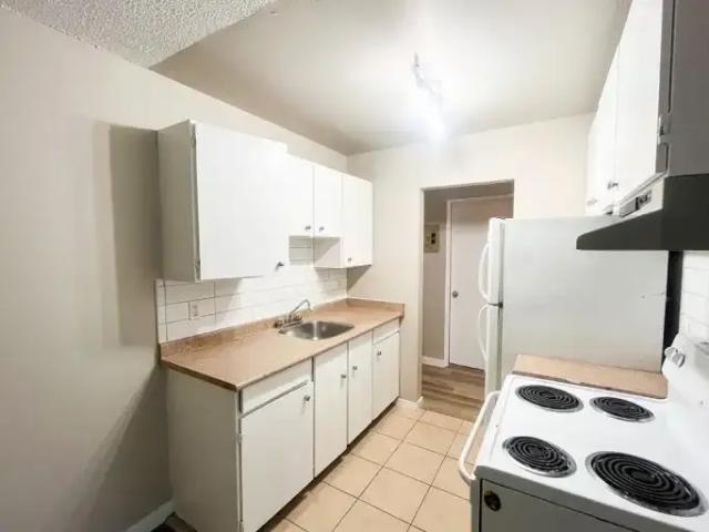 Apartment 2 Bedroom For Rent Surrey BC 2000 ELS103919838