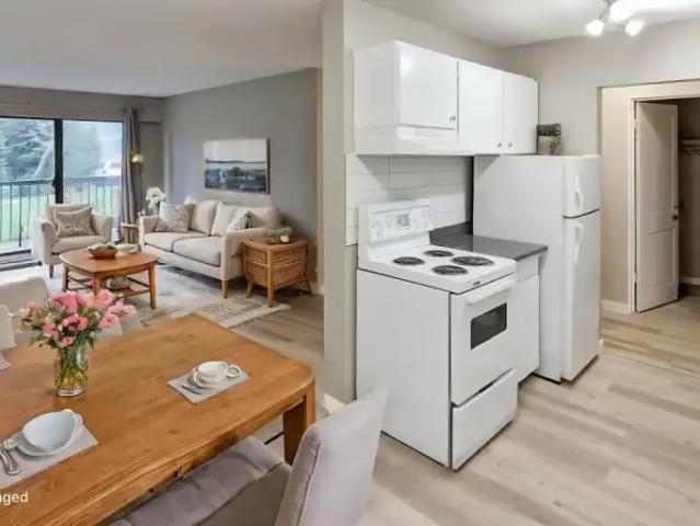Apartment 2 Bedroom For Rent Surrey BC 2075 ELS97939965