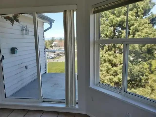 Apartment 2 Bedroom For Rent Surrey BC 2550 ES105581138