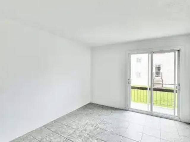 Apartment 2 Bedroom For Rent Saint QC 1150 ES104753448