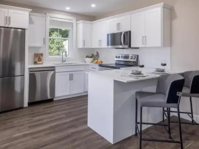 Apartment 2 Bedroom For Rent Sarnia ON 2215 ES104470125