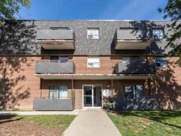 Oxford, Ontario - Balcony, Parking