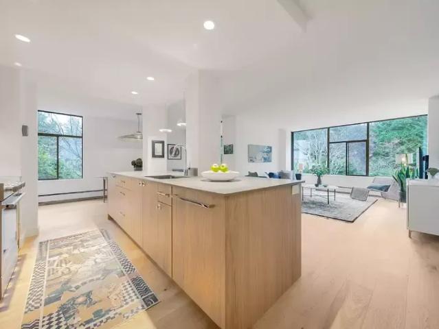 Apartment 2 Bedroom For Rent Vancouver BC 4695 ES105580481