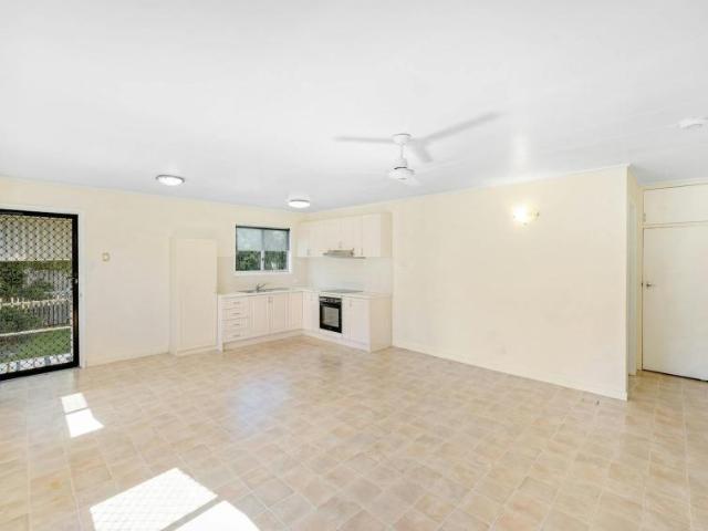 Apartment 2 Bedroom For Rent West Gladstone QLD 340 ES105942978