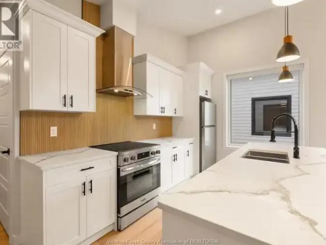 Apartment 2 Bedroom For Rent Windsor ON 2300 ES105309444