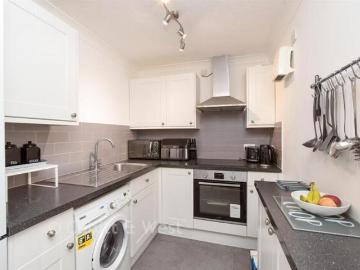 Apartment 2 Bedroom For Sale Caterham Surrey 250000 ES101025863