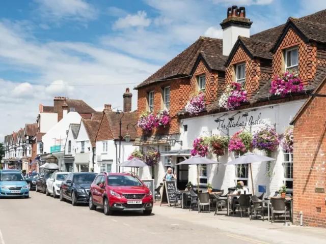 Apartment 2 Bedroom For Sale Surrey Hills Cranleigh 685000 ES103031877