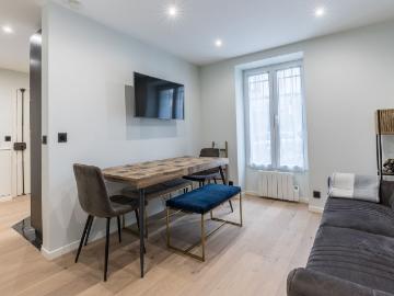 Apartment 2 Bedrooms & 2 Living Rooms in the Heart of Paris Montmartre, Ideal for a Comfortable Stay near Sacré Coeur, Paris Amsterdam Apartments for Rent
