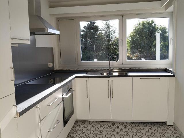 Apartment 2 bedrooms with new kitchen and bathroom + garage