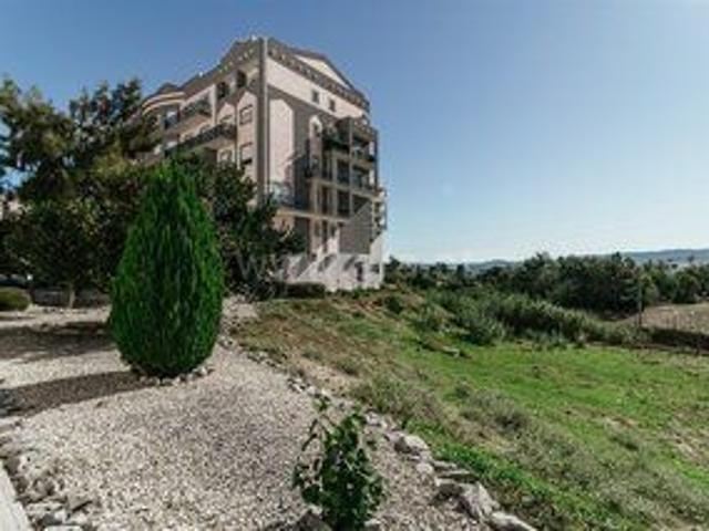 Apartment 2 bedrooms Covilhã for rent equipped, furnished, central heating, gardens, garage