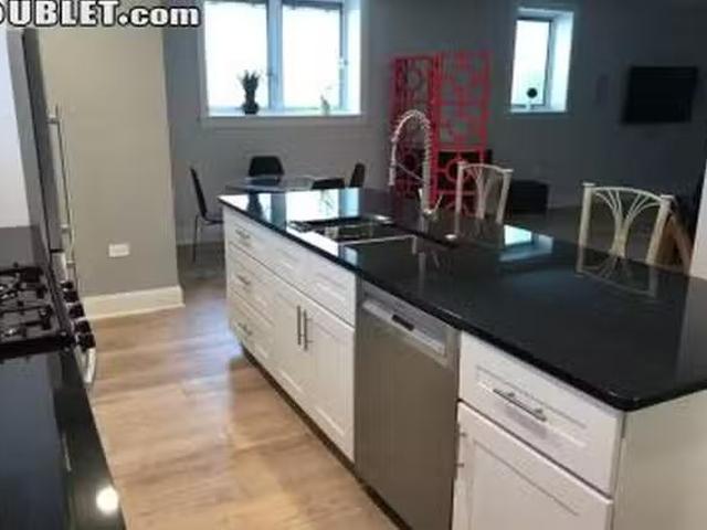 Apartment 2 bedrooms in Chevy Chase