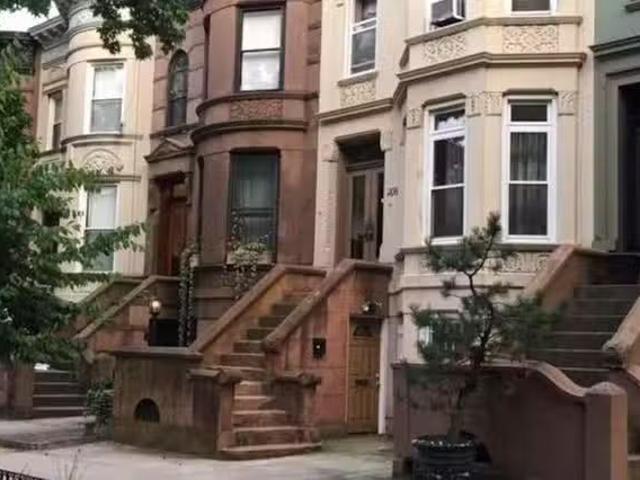 Apartment 2 bedrooms in Crown Heights