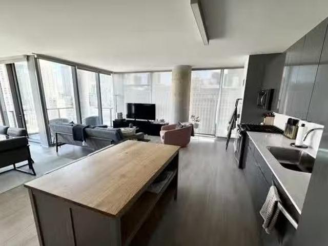 Apartment 2 bedrooms in Near North