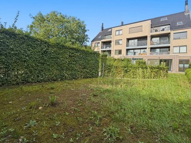 Apartment – 2 bedrooms + office with terrace and garden !