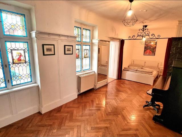 Apartment 2: Classic Viennese Apartment with Balcony & Piano, Vienna Amsterdam Apartments for Rent