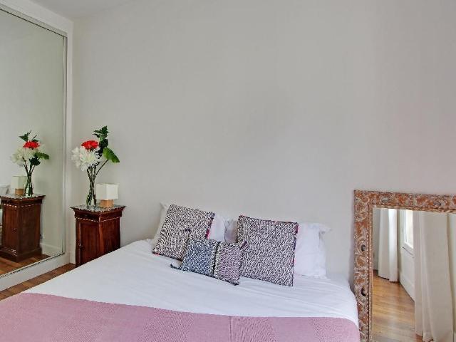 Apartment 2 rooms 32m² Champ de Mars, Paris Amsterdam Apartments for Rent