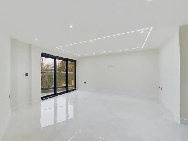 Apartment 2, Silver Leaves, Southill Road Chislehurst BR7, 2 bed flat to rent, £3,500 pcm | PrimeLocation
