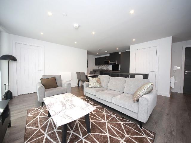 Apartment 303, The Hive, 37 39 Castle Street, Luton LU1, 2 bed flat to rent, £1,600 pcm | PrimeLocation