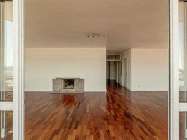Apartment 3+1 bedrooms for rent Santos Santos o Velho Lisboa balcony, terrace, store room, river view, fireplace, air conditioning, green areas