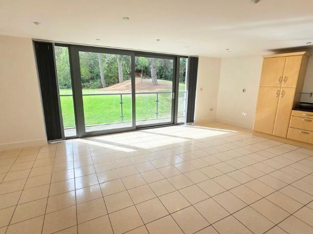 Apartment 7, The Crescent GL51, 2 bed flat to rent, £1,350 pcm | PrimeLocation