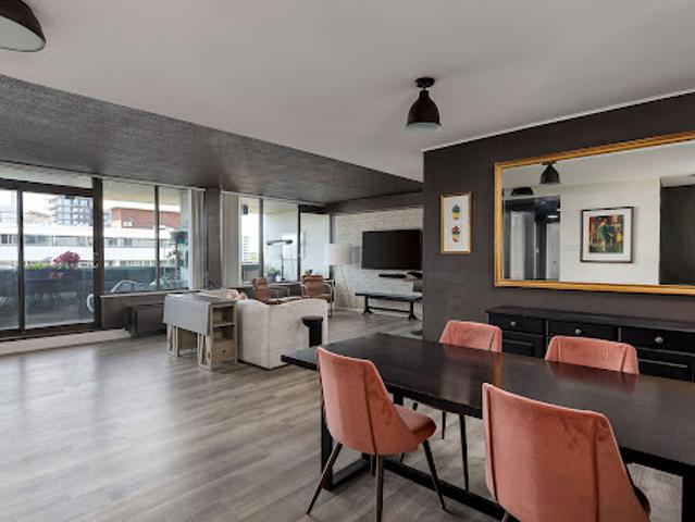 Apartment with terrace and pool
