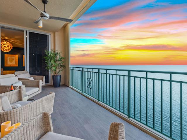 Seaside apartment with terrace