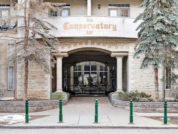 Calgary, Alberta - Office room, Terrace