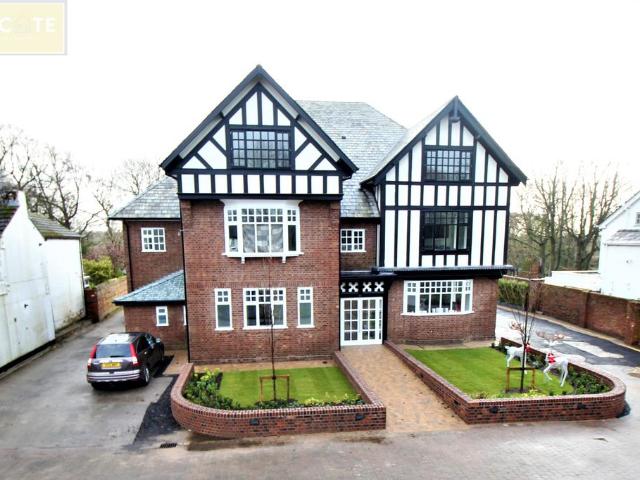 Apartment 4, 26a the village, urmston 2 bed flat to rent £1,250 pcm £288 pw