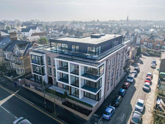 Apartment 4, Windsor Gardens, 56A. 2 bed apartment to rent £1,995 pcm £460 pw