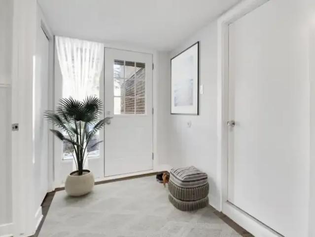 Apartment 4 Bedroom For Rent Ottawa ON 2965 ES105110673