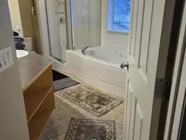 Apartment 4 Bedroom For Rent Calgary AB 900 ELS104782737